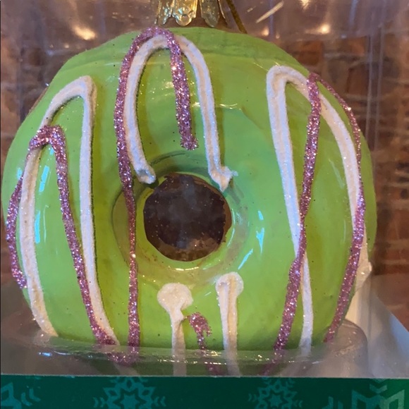 New Doughnut Kurt Adler Food Ornament - Picture 2 of 5